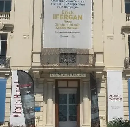 أبريال فندق كان