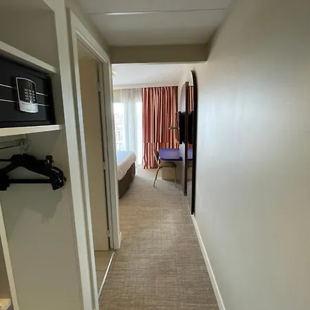 Abrial Hotell 3*